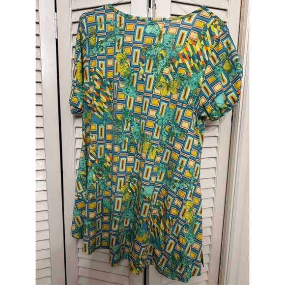 LuLaRoe Perfect Tee Misses Green Yellow Butterfly Geo Print Tunic Shirt Top L - Picture 3 of 4